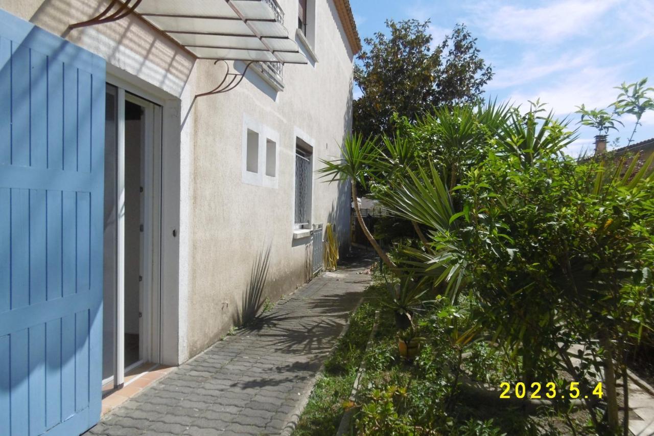 Rez De Chaussee Studio Climatise Dans Villa Aigues-Mortes Exteriér fotografie